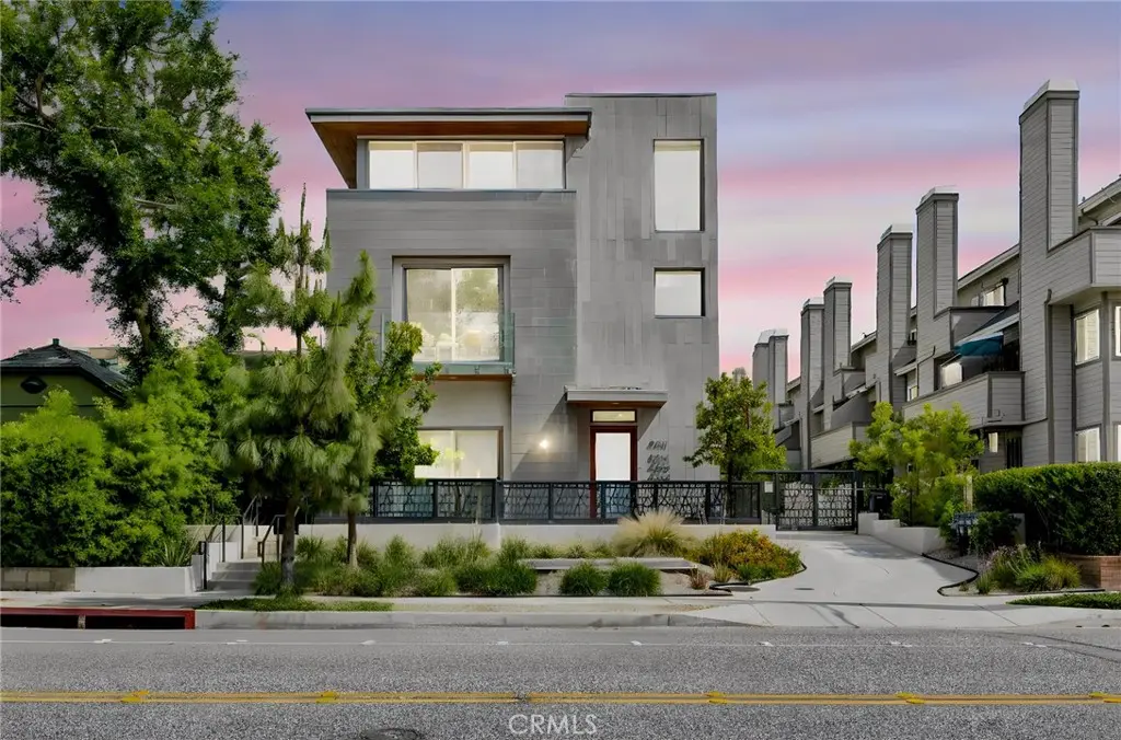 941 E California Boulevard 1, Pasadena, CA — listing photo 1