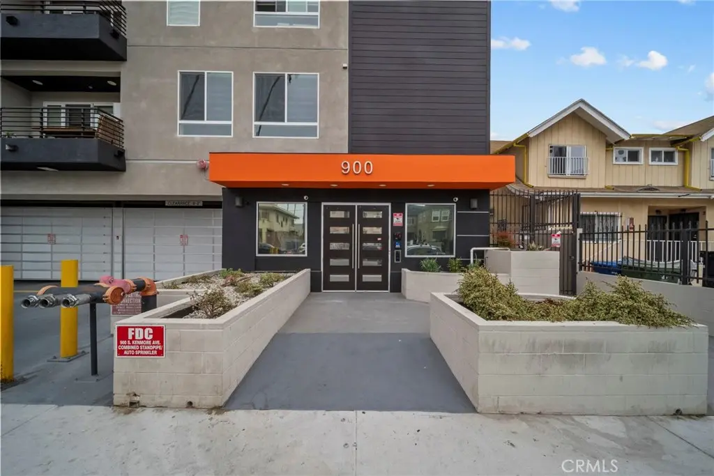 Condominium for sale at 900 S Kenmore Avenue 504, Los Angeles, CA featuring 3 beds and 2 baths