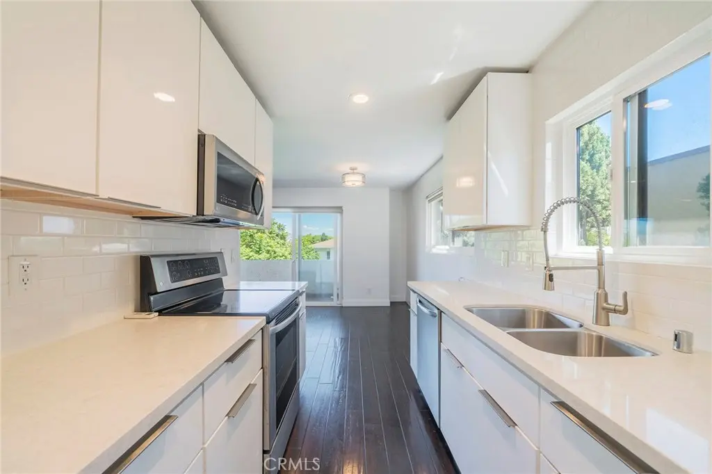 Condominium for sale at 1601 Veteran Avenue 301/302, Los Angeles, CA featuring 4 beds and 4 baths