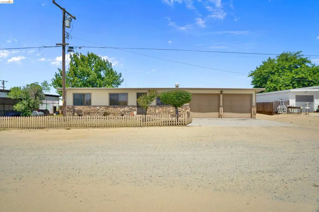 Single Family Residence for sale at 944 Sherman Ln, Oakley, CA featuring 3 beds and 3 baths
