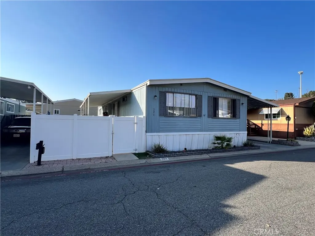 Manufactured In Park for sale at 4901 Green River rd #224, Corona, CA featuring 3 beds and 2 baths