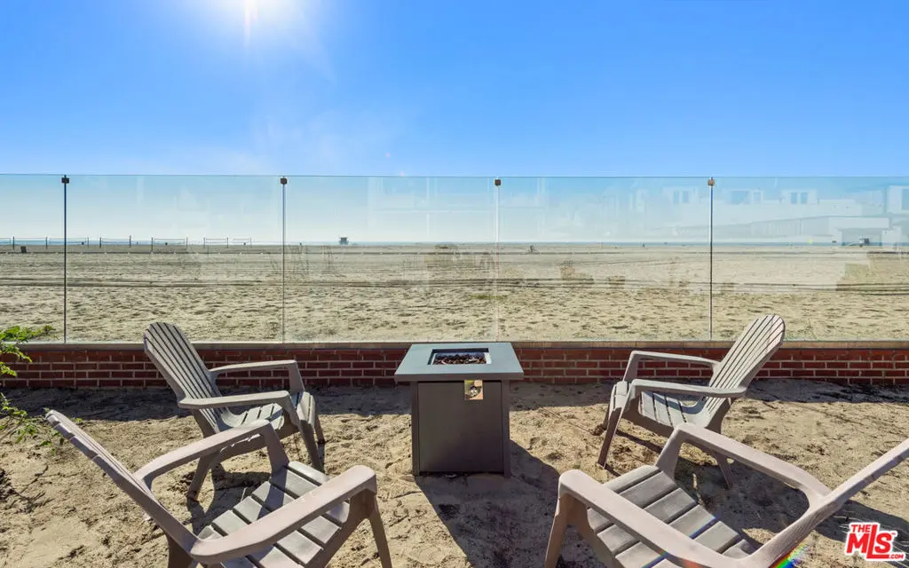 Single Family Residence for rent at 605 N Palisades Beach Road, Santa Monica, CA featuring 6 beds and 7 baths