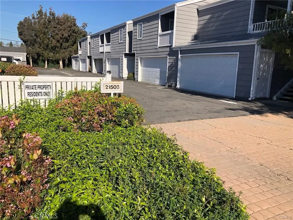 Condominium for sale at 21421 Juan 7, Hawaiian Gardens, CA featuring 1 bed and 1 bath