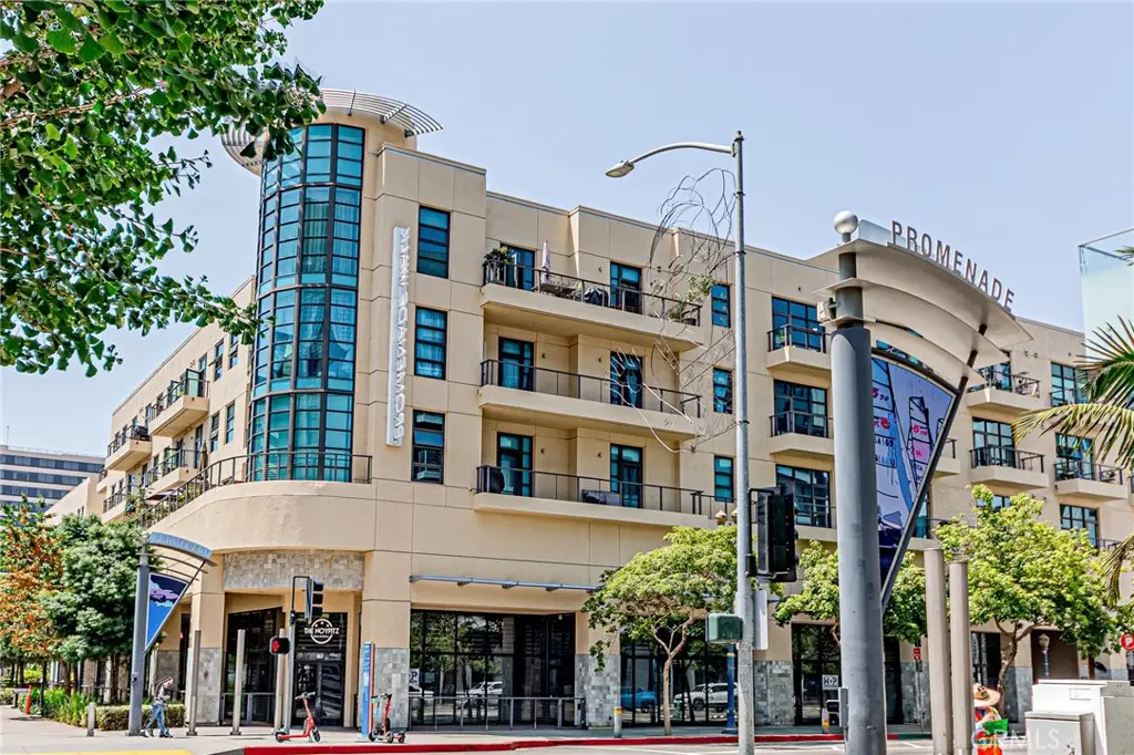 Condominium for sale at 133 Promenade N 428, Long Beach, CA featuring 1 bed and 2 baths
