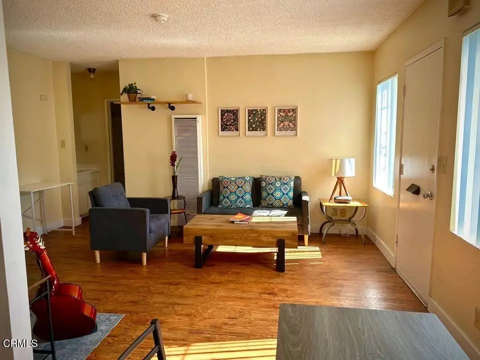 Residential Lease for rent at 1497 29 W 29th Street W 1, Los Angeles, Los Angeles County, CA featuring 1 bed and 1 bath