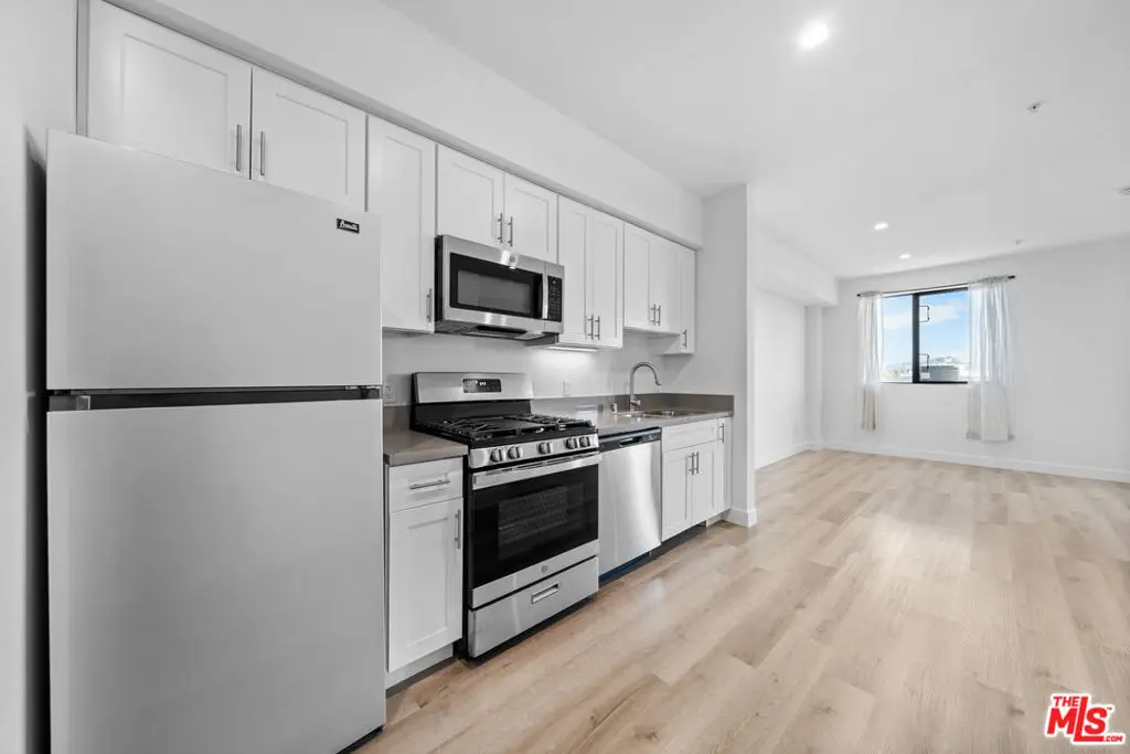 Residential Lease for rent at 5612 Lexington Avenue 303, Los Angeles, Los Angeles County, CA and 1 bath