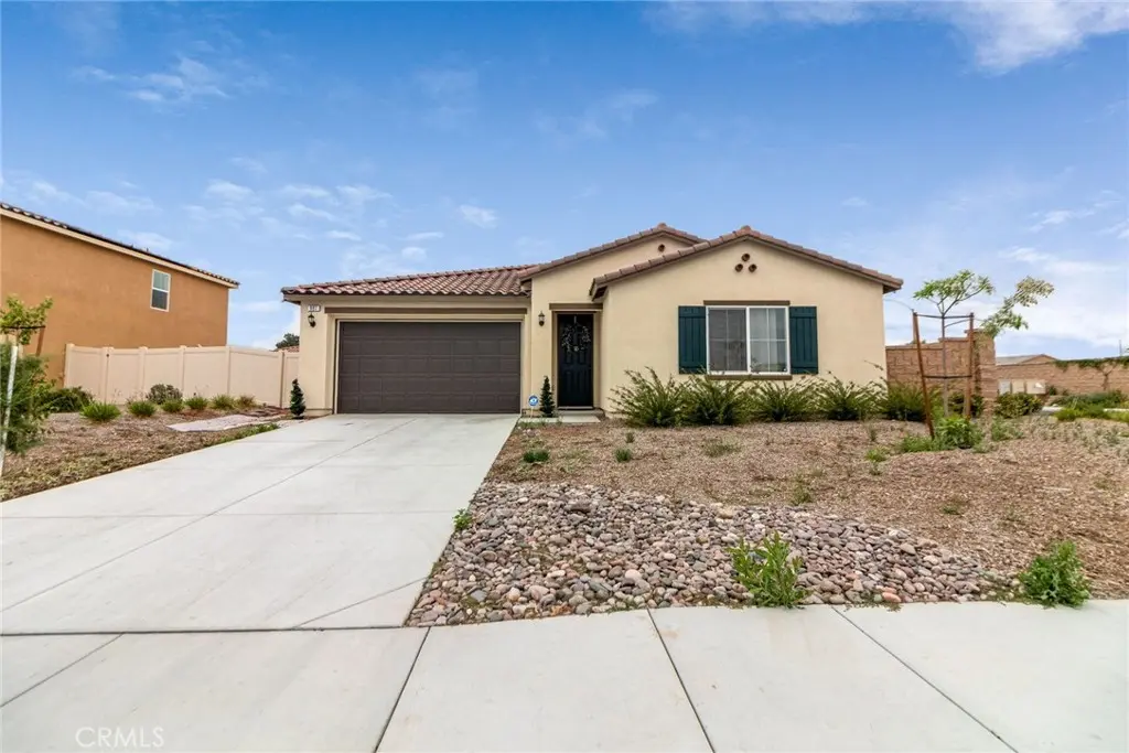 Single Family Residence for sale at 987 Runaway Trail, San Jacinto, CA featuring 3 beds and 2 baths