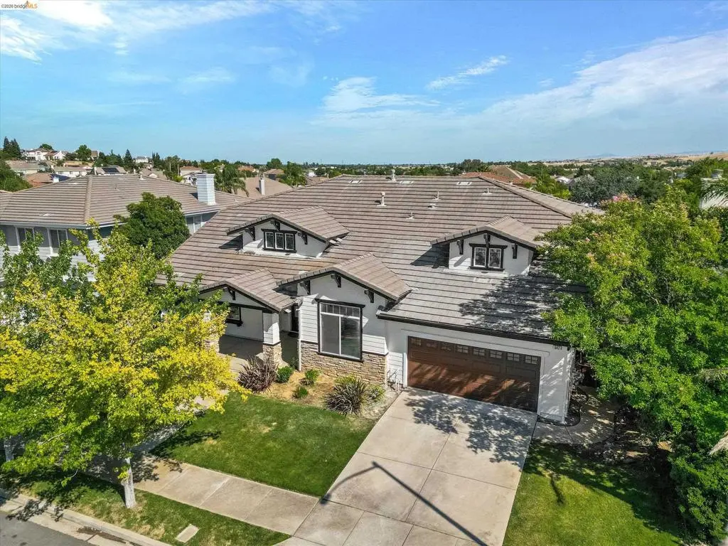 Single Family Residence for sale at 547 Lakeview Dr, Brentwood, CA featuring 5 beds and 3 baths