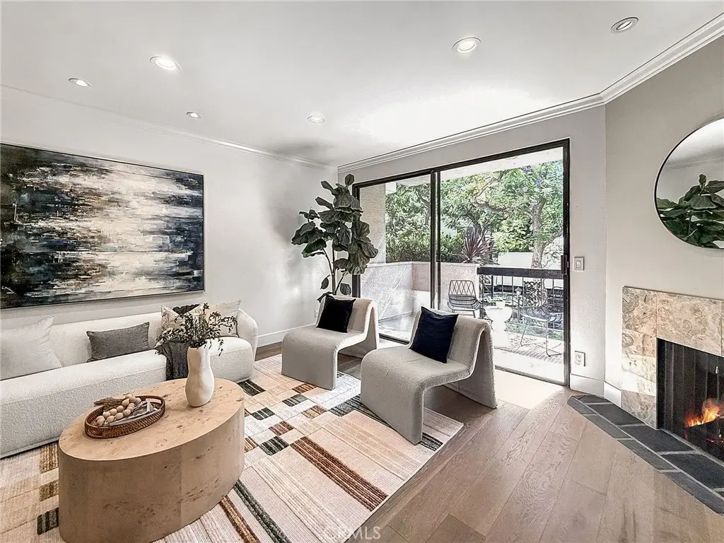 Condominium for sale at 423 N Palm 108, Beverly Hills, CA featuring 1 bed and 2 baths