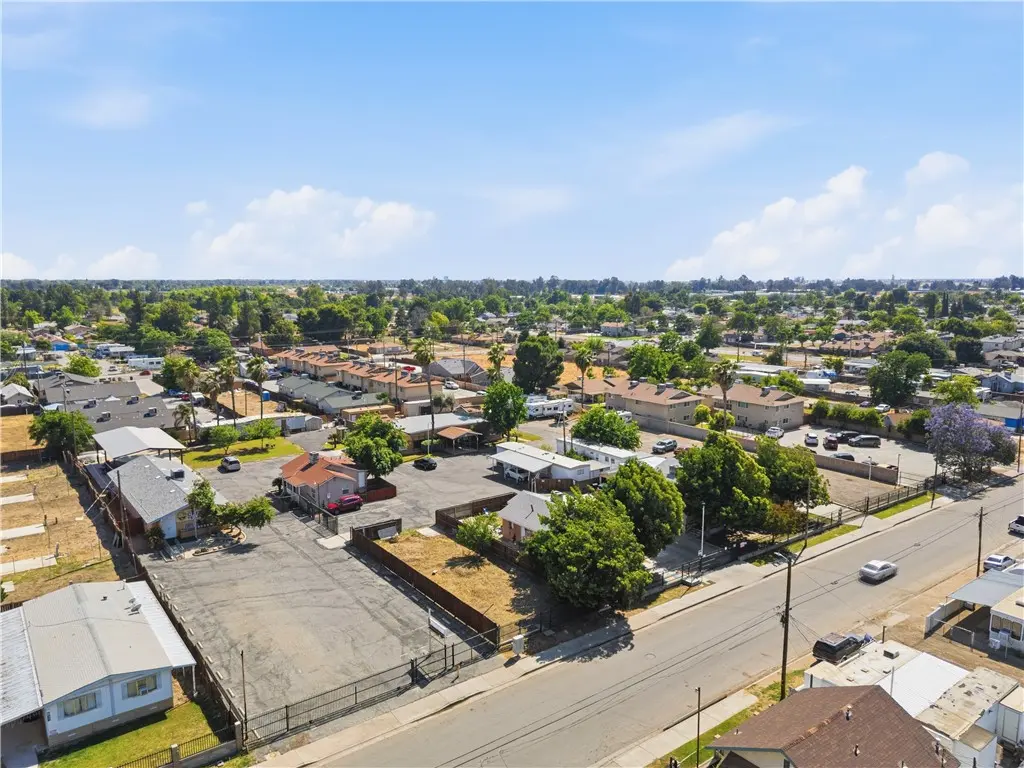325 McCord Ave, Bakersfield, CA — listing photo 1