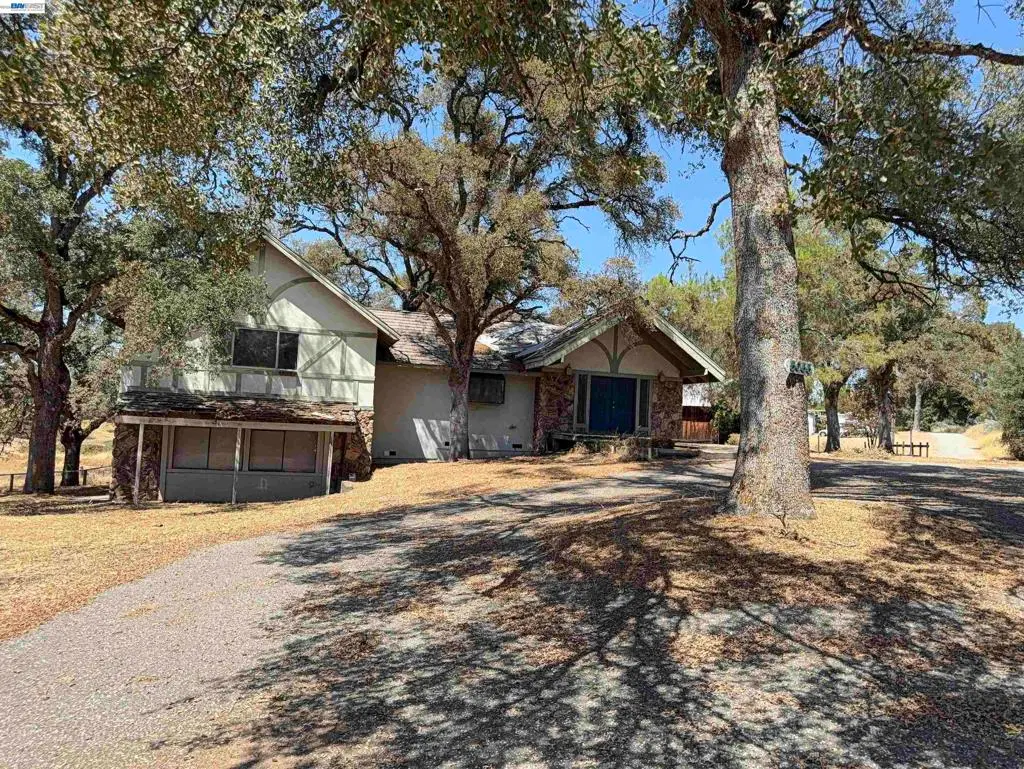 Single Family Residence for sale at 5055 Meadow View Ln, Auburn, CA featuring 4 beds and 4 baths
