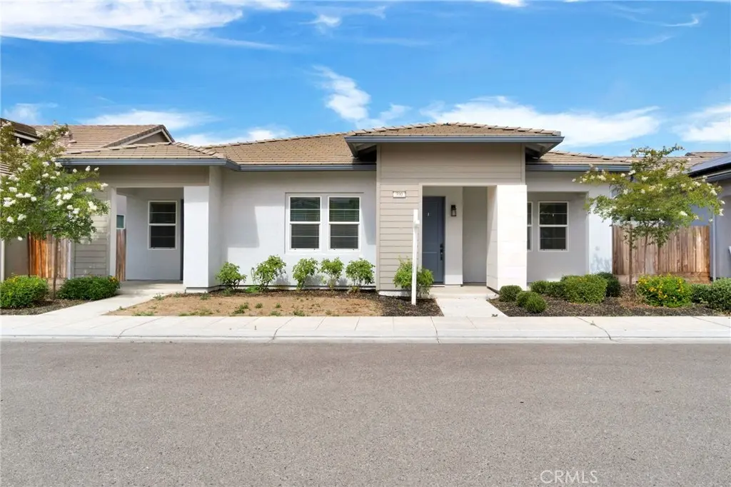 Single Family Residence for sale at 390 Traverse S, Madera, CA featuring 3 beds and 3 baths