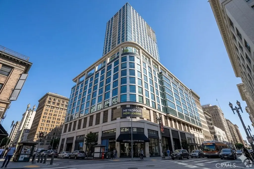 Residential Lease for rent at 400 S Broadway 601, Los Angeles, Los Angeles County, CA featuring 1 bed and 1 bath