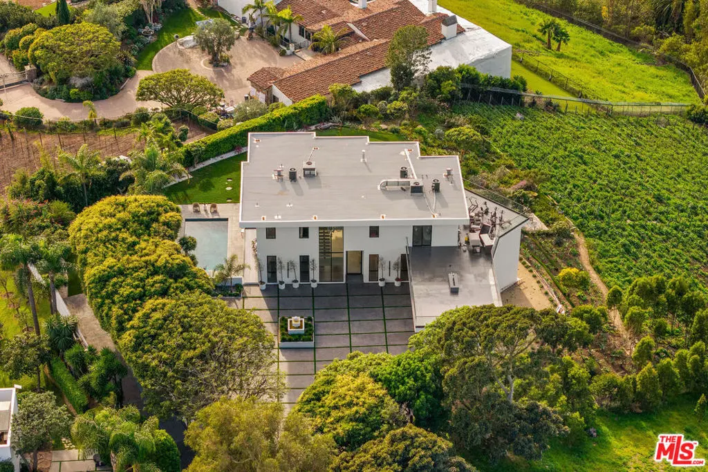Residential Lease for rent at 5931 Kanan Dume Road, Malibu, Los Angeles County, CA featuring 5 beds and 6 baths