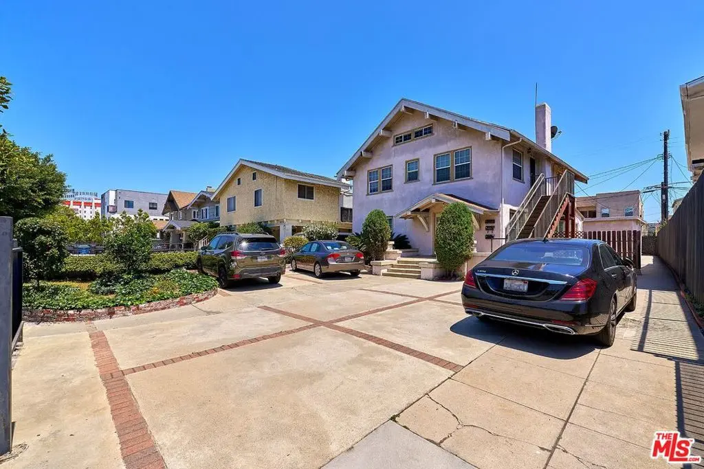 Single Family Residence for sale at 1522 Crenshaw Boulevard, Los Angeles, CA featuring 3 beds and 2 baths