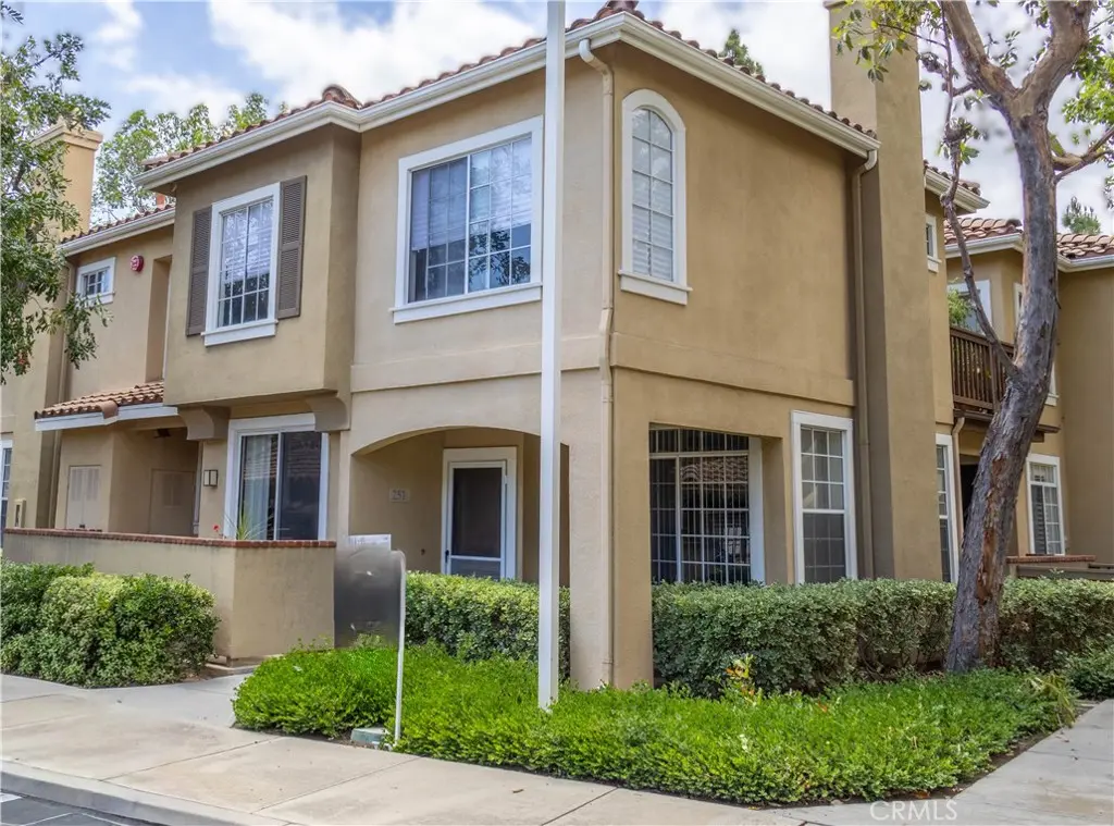 Townhouse for sale at 251 Gallery, Tustin, CA featuring 3 beds and 3 baths