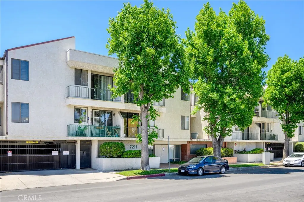7211 Cozycroft 16, Winnetka, CA — listing photo 1