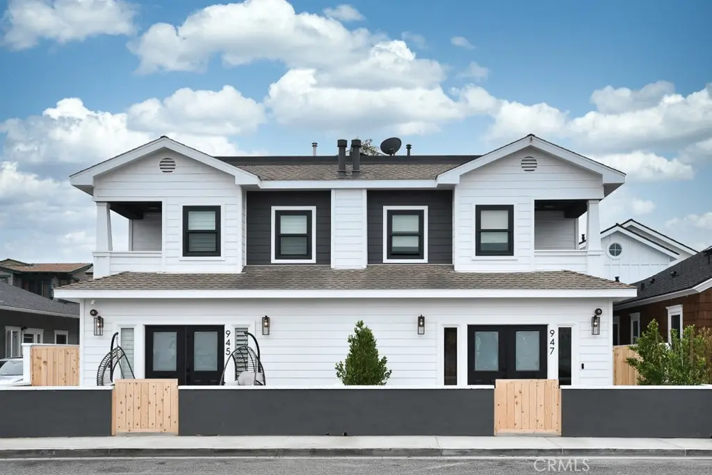 Duplex for rent at 947 W Balboa, Newport Beach, CA featuring 4 beds and 4 baths