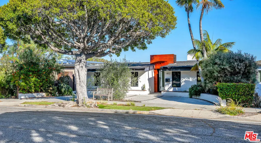 Residential Lease for rent at 1812 Navy Street, Santa Monica, Los Angeles County, CA featuring 5 beds and 3 baths