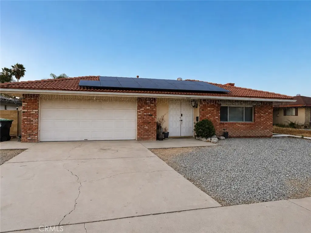 Single Family Residence for sale at 628 Monterey, Hemet, CA featuring 2 beds and 2 baths
