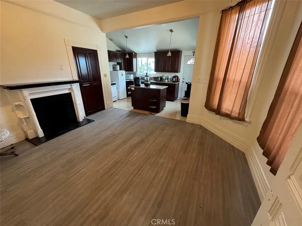 Residential Lease for rent at 614 E 23rd, Los Angeles, Los Angeles County, CA featuring 2 beds and 2 baths