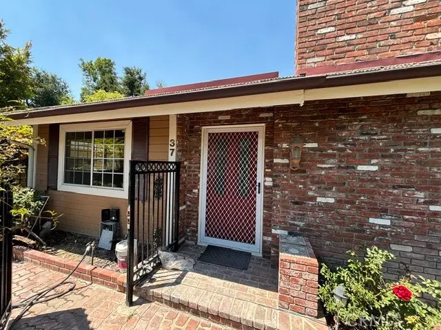 Residential Lease for rent at 37 Sierra Madre, Arcadia, Los Angeles County, CA featuring 2 beds and 2 baths