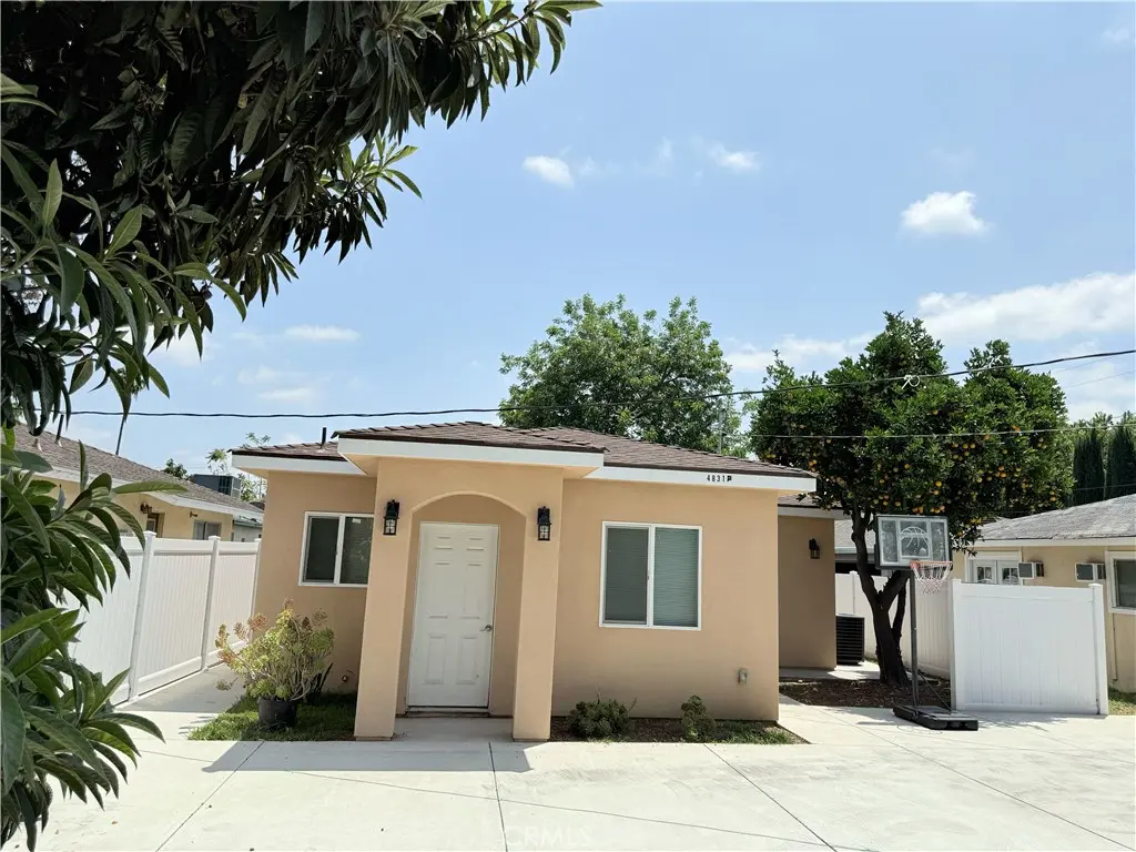 Residential Lease for rent at 4831 Fiesta Ave Unit B, Temple City, Los Angeles County, CA featuring 2 beds and 2 baths