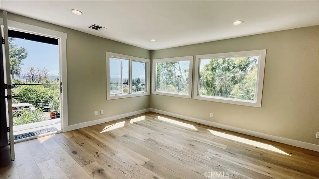 Residential Lease for rent at 2183 Argyle Avenue, Los Angeles, Los Angeles County, CA featuring 2 beds and 1 bath