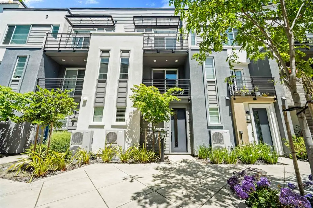 Condominium for sale at 2829 Tradewind Ct, Alameda, CA featuring 2 beds and 2 baths