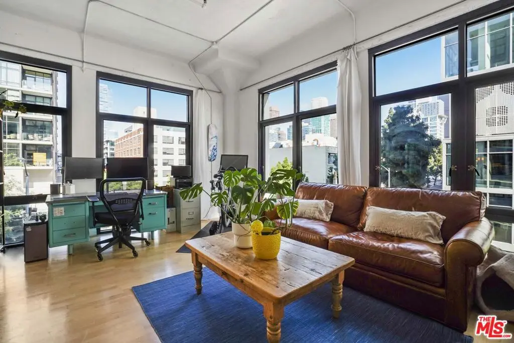 Residential Lease for rent at 330 W 11th Street 306, Los Angeles, Los Angeles County, CA featuring 2 beds and 2 baths