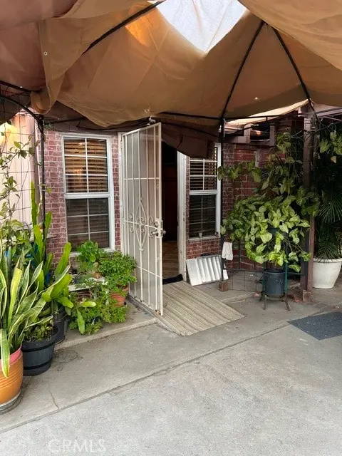 8139 Radford, North Hollywood, CA — listing photo 1