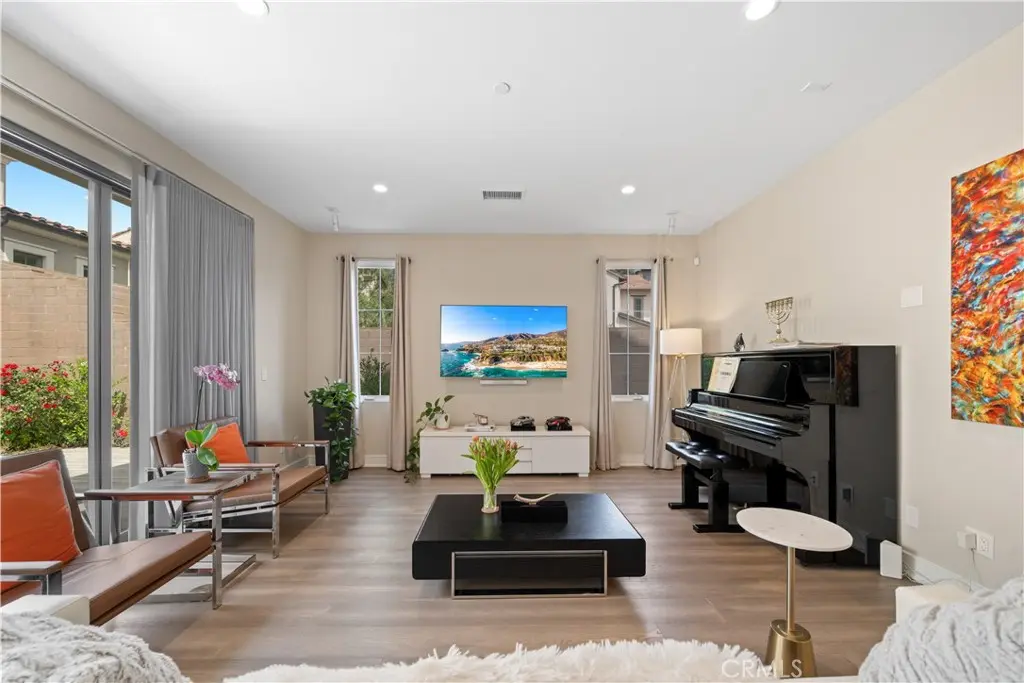 Condominium for rent at 216 Oceano, Irvine, CA featuring 3 beds and 3 baths