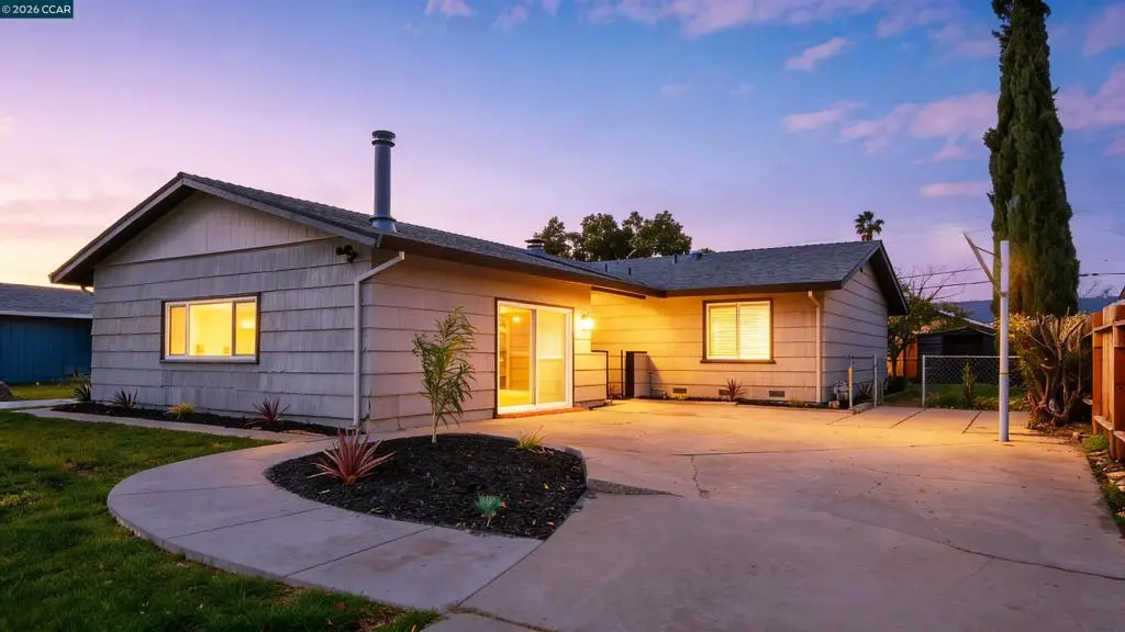 5201 Sky Pkwy, Sacramento, CA — listing photo 1