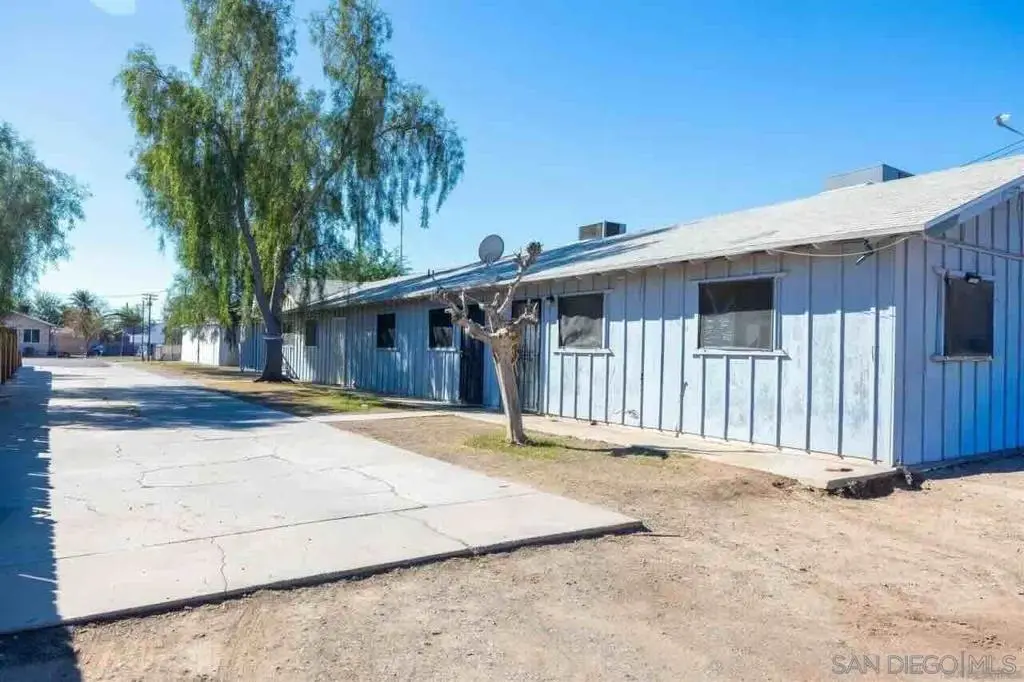 Residential Income for sale at 316 W Barbara Street, Calipatria, CA