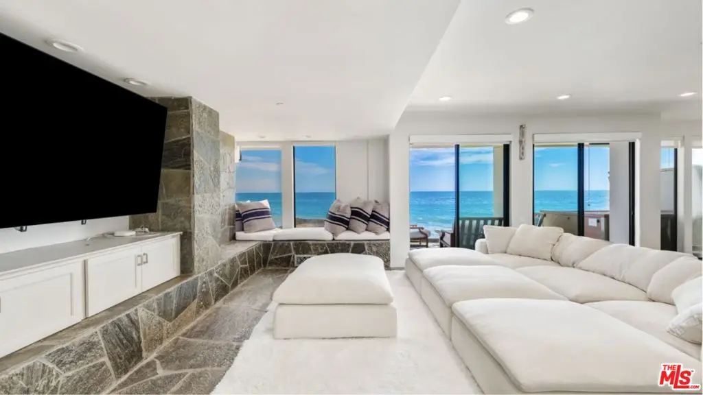 Residential Lease for rent at 25252 Malibu Road Lower Unit, Malibu, Los Angeles County, CA featuring 4 beds and 4 baths