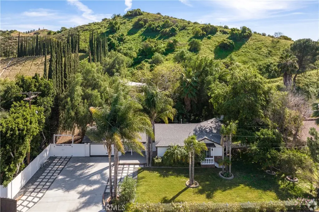 9501 Clybourn, Sunland, CA — listing photo 1
