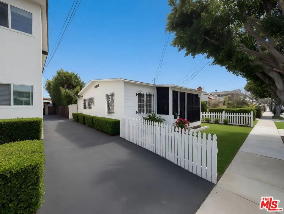 438 W Plymouth Street, Inglewood, CA — listing photo 1
