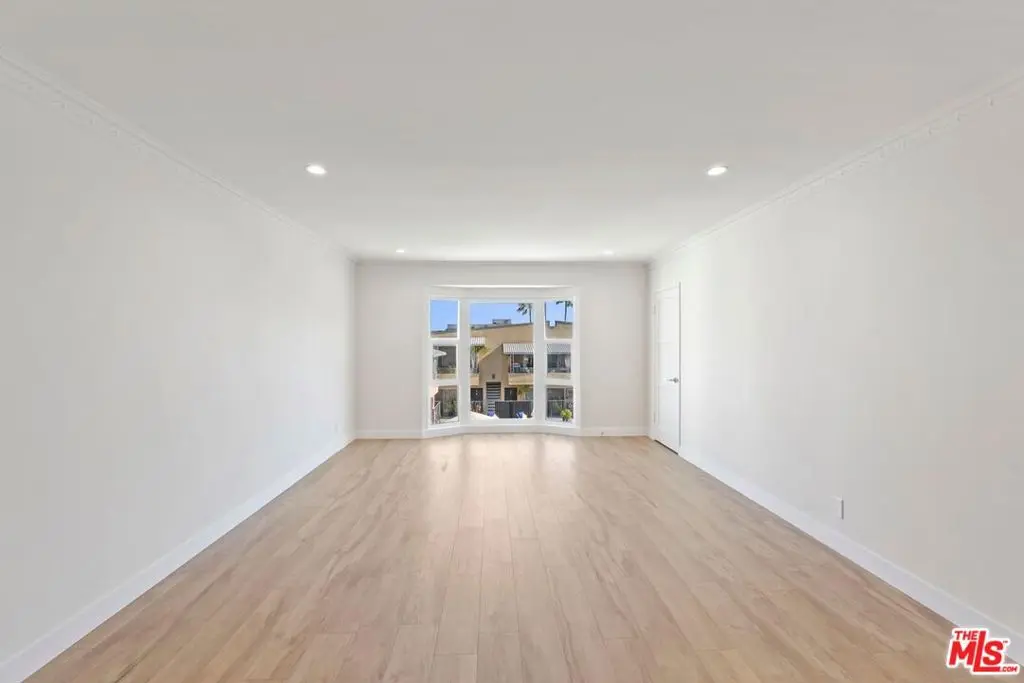 Residential Lease for rent at 1250 N Crescent Heights 2, West Hollywood, Los Angeles County, CA featuring 2 beds and 2 baths