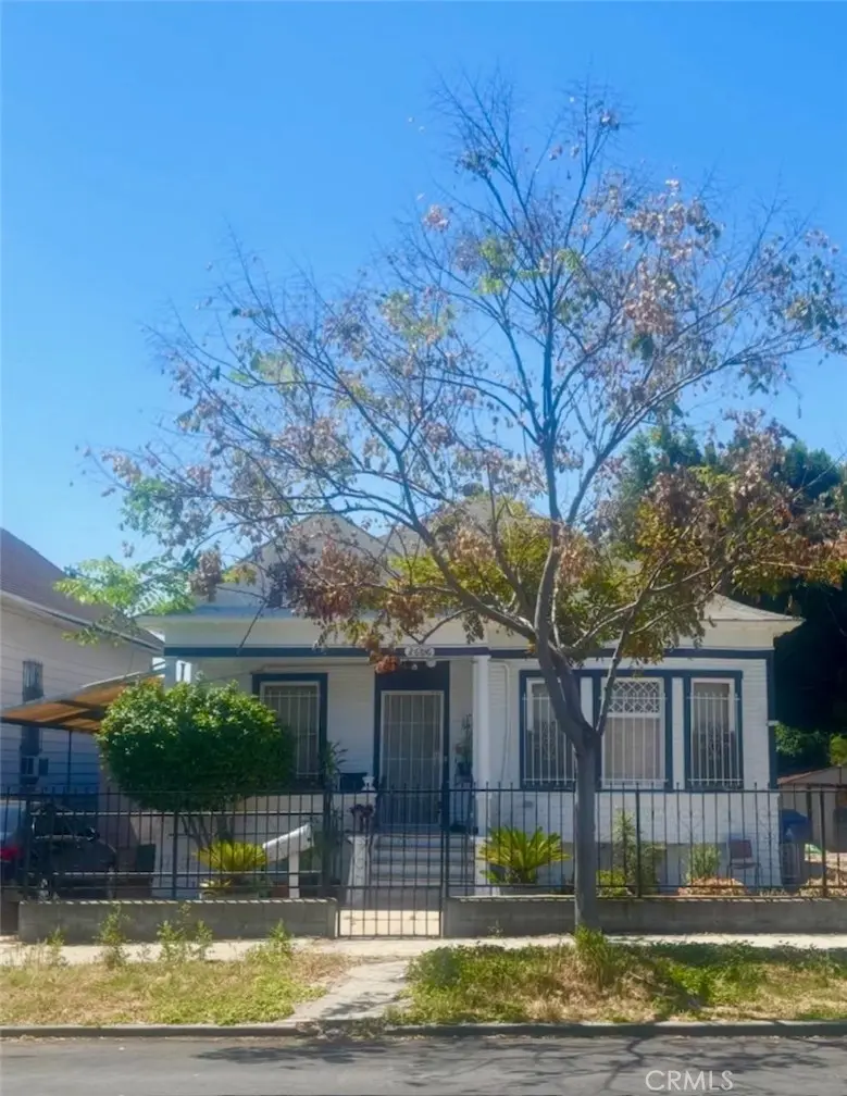 Single Family Residence for sale at 2606 Manitou, Los Angeles, CA featuring 3 beds and 2 baths