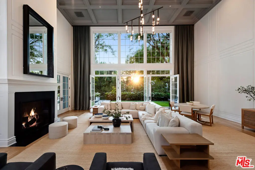 Single Family Residence for rent at 491 N Tigertail Road, Los Angeles, CA featuring 9 beds and 14 baths