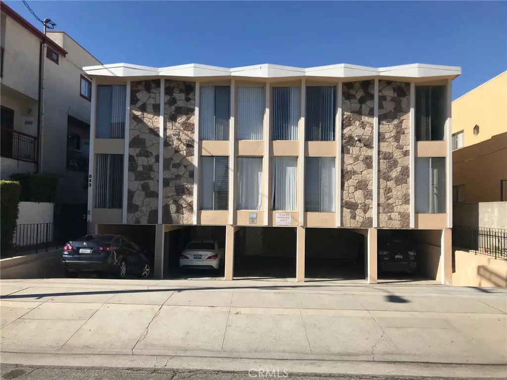 Residential Lease for rent at 943 N Louise Street 3, Glendale, Los Angeles County, CA featuring 1 bed and 1 bath