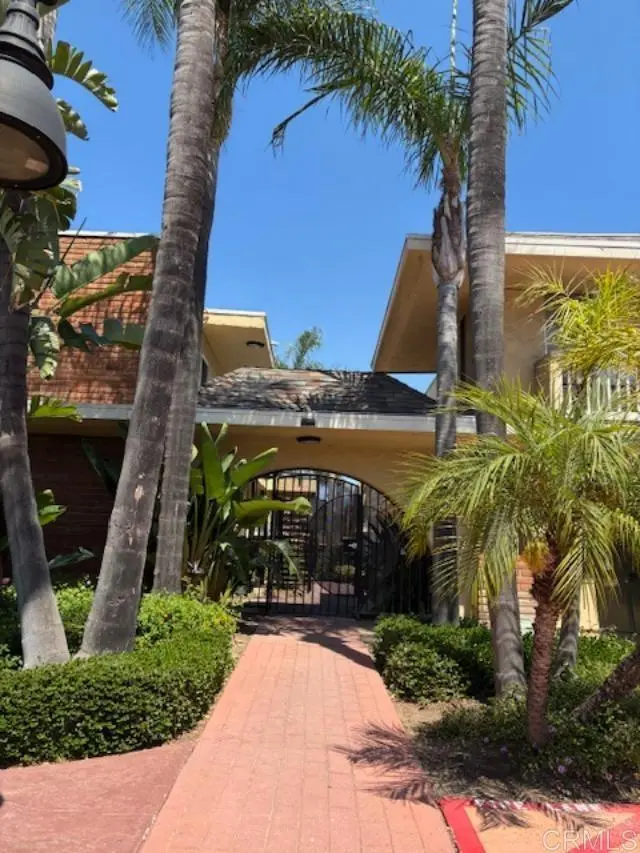 Condominium for sale at 467 Ballantyne St 47, El Cajon, CA featuring 1 bed and 1 bath