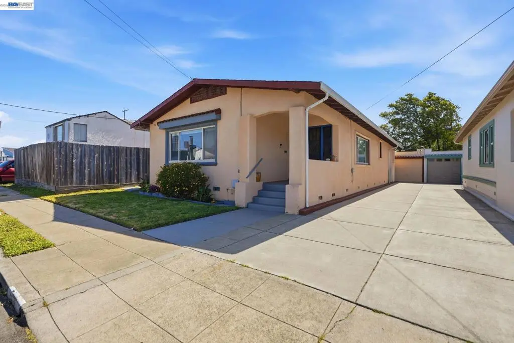Single Family Residence for sale at 560 41St St, Richmond, CA featuring 3 beds and 2 baths