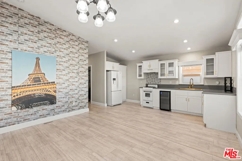 8250 Lankershim Boulevard 112, North Hollywood, CA — listing photo 1