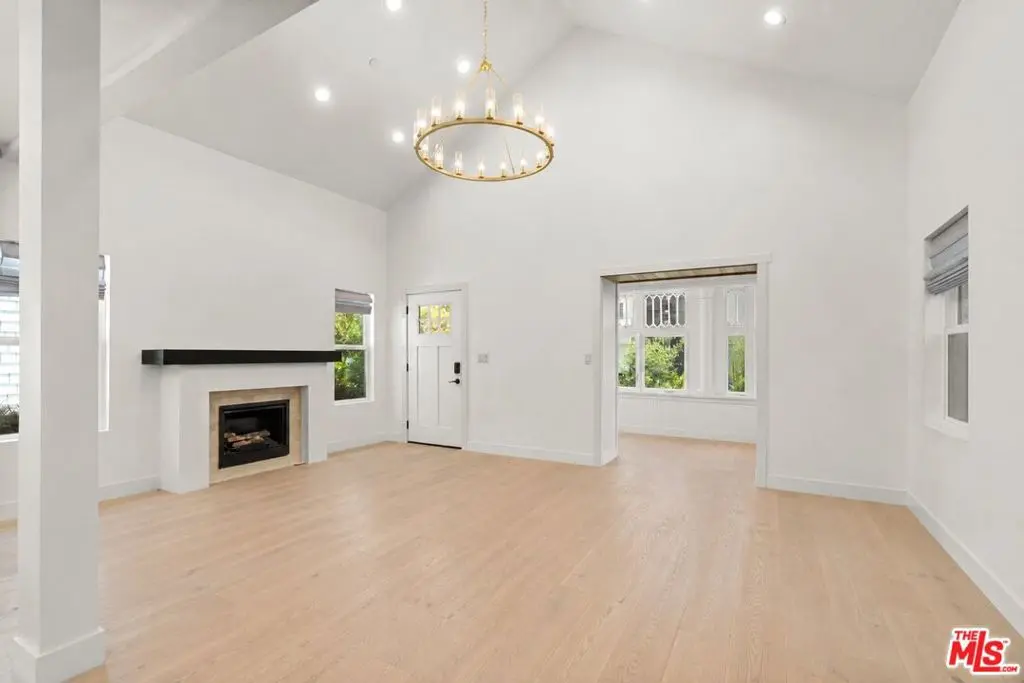 Residential Lease for rent at 157 Hart Avenue, Santa Monica, Los Angeles County, CA featuring 4 beds and 4 baths