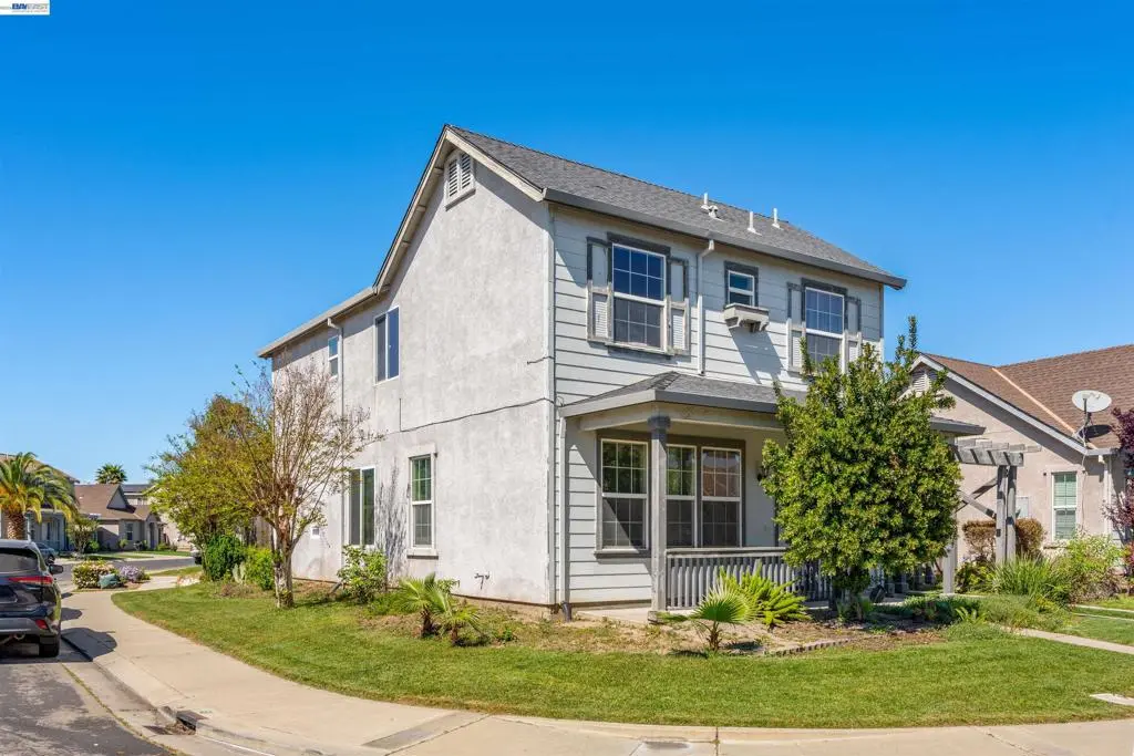 Single Family Residence for sale at 1153 Syracuse Ln, Manteca, CA featuring 3 beds and 3 baths