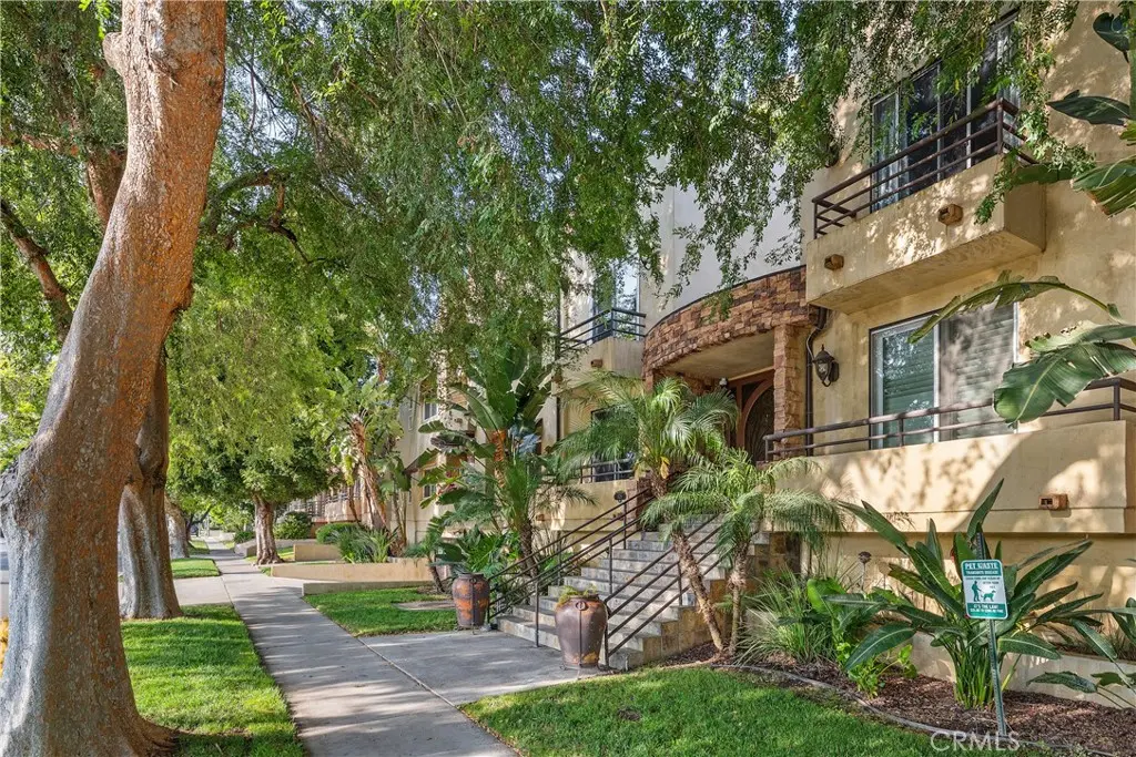 4128 Whitsett 109, Studio City, CA — listing photo 1