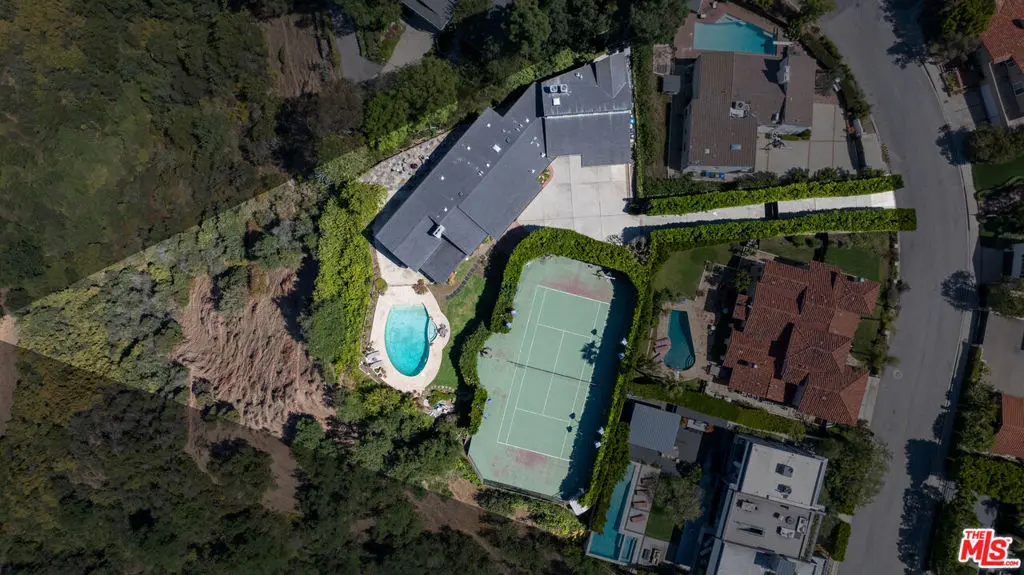 Single Family Residence for sale at 1612 Stradella Road, Los Angeles, CA featuring 4 beds and 6 baths