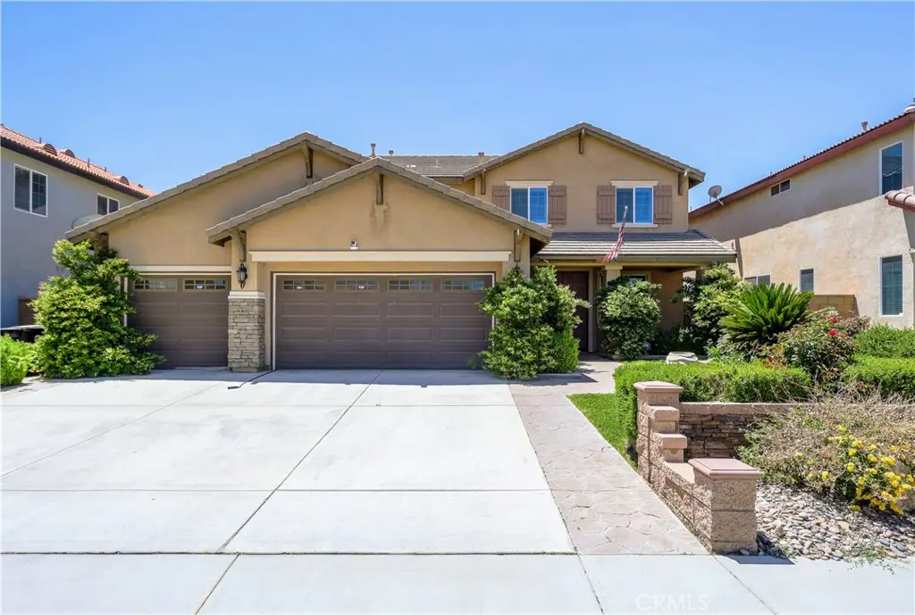 11823 Nyack Road, Victorville, CA — listing photo 1