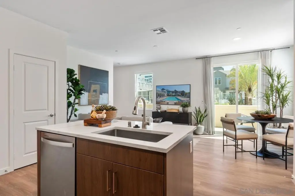 Townhouse for rent at 5025 Avenida Lugano #5, Chula Vista, CA featuring 2 beds and 3 baths